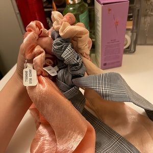 Urban Outfitter Set of Three Bow Scrunchies